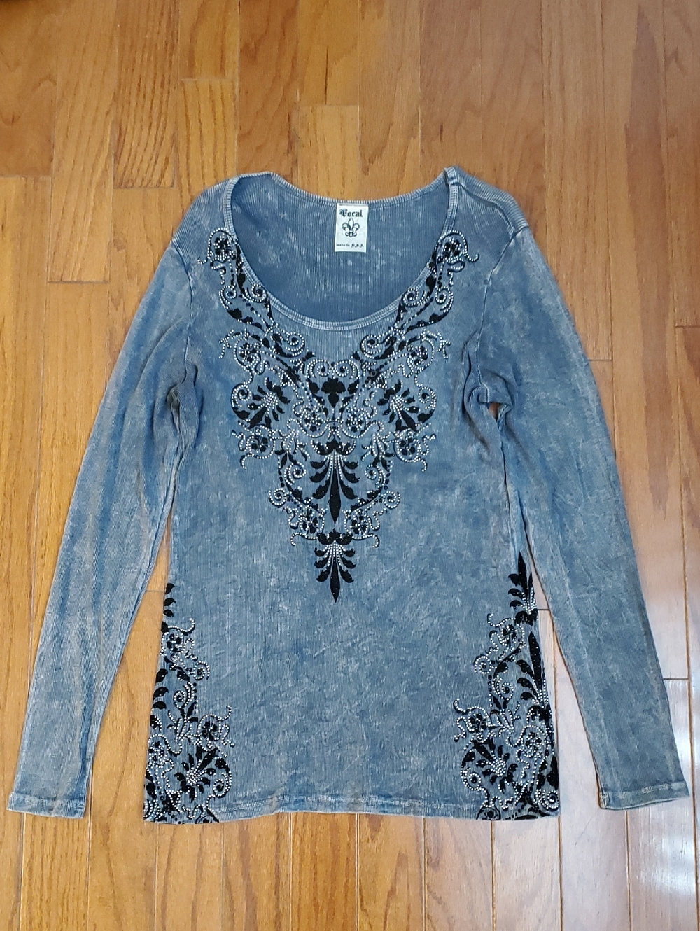 Vocal USA women's gray embellished gem long sleeve graphic shirt 2X